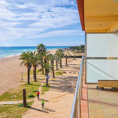 Awesome Apartment In Santa Susanna With Kitchen Buitenkant foto